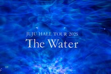 「JUJU HALL TOUR 2025『The Water』」ファイナル公演の様子。（撮影：キセキミチコ［KISEKI inck］）