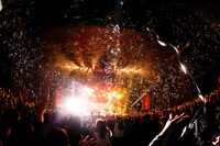 「JUJU HALL TOUR 2025『The Water』」ファイナル公演の様子。（撮影：キセキミチコ［KISEKI inck］）