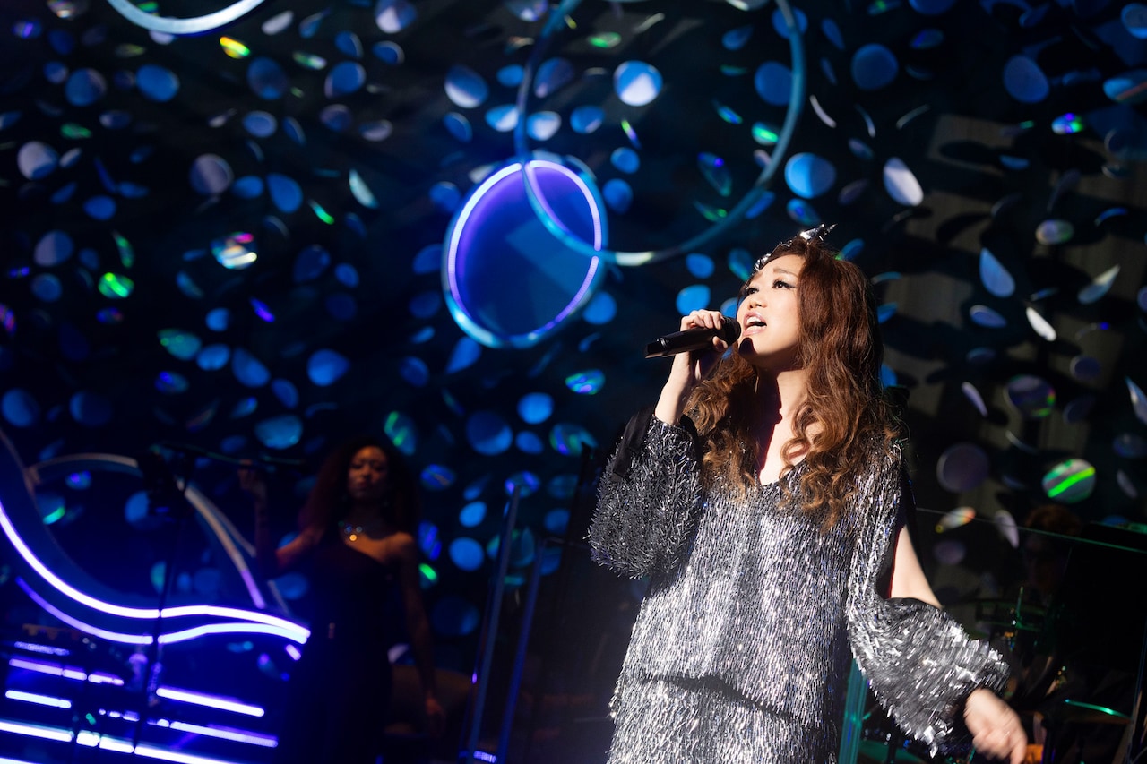 JUJUホールツアーが“ジュジュの日”に閉幕、コンセプチュアルに魅せた「The Water」の世界