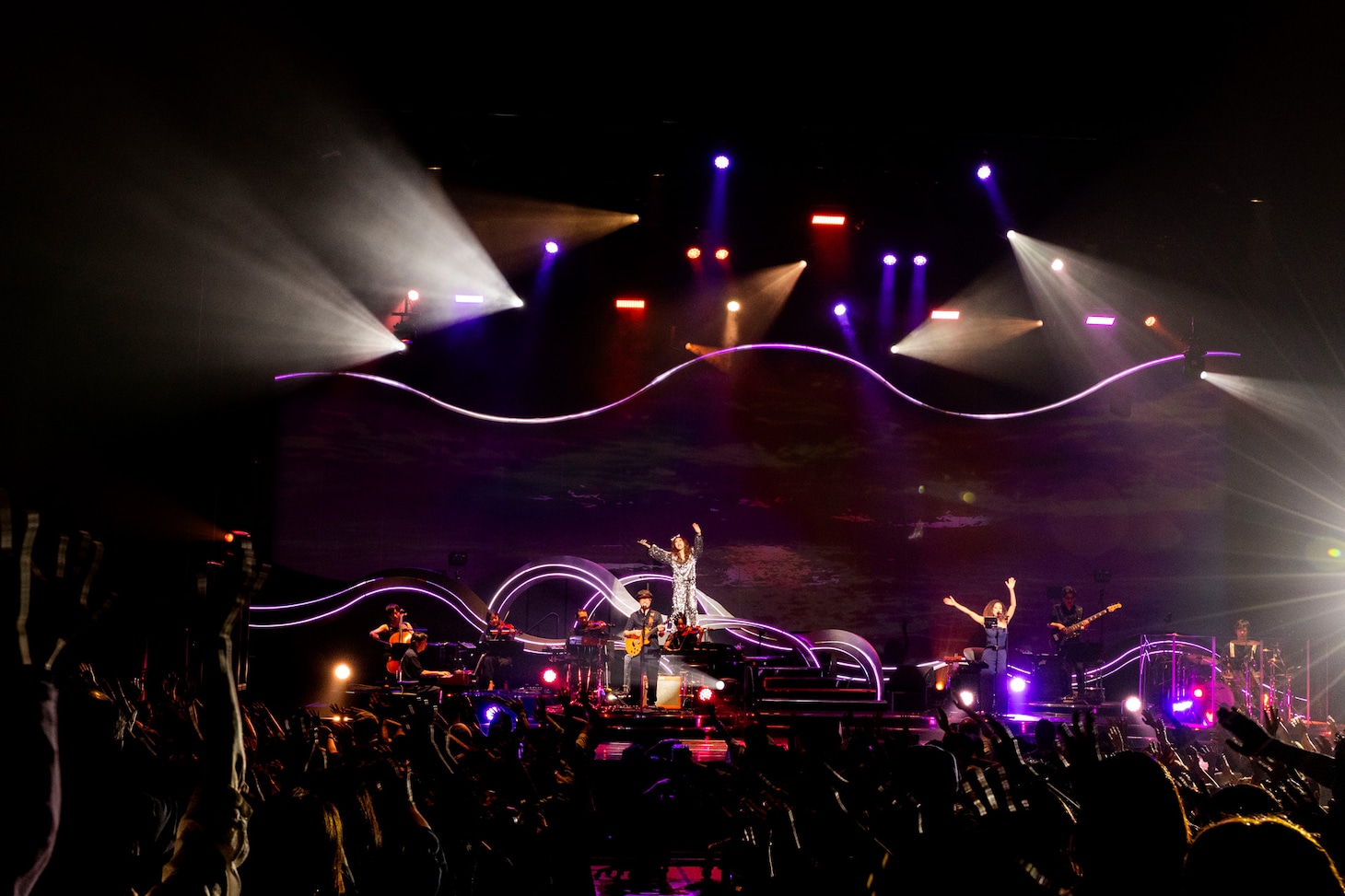 「JUJU HALL TOUR 2025『The Water』」ファイナル公演の様子。（撮影：キセキミチコ［KISEKI inck］）