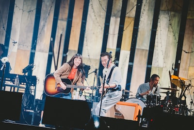 左からあいみょん、桑田佳祐。（撮影：西槇太一）