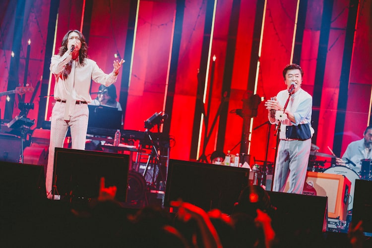 左から吉井和哉、桑田佳祐。（撮影：西槇太一）