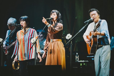 左から原由子、竹内まりや、桑田佳祐。（撮影：西槇太一）