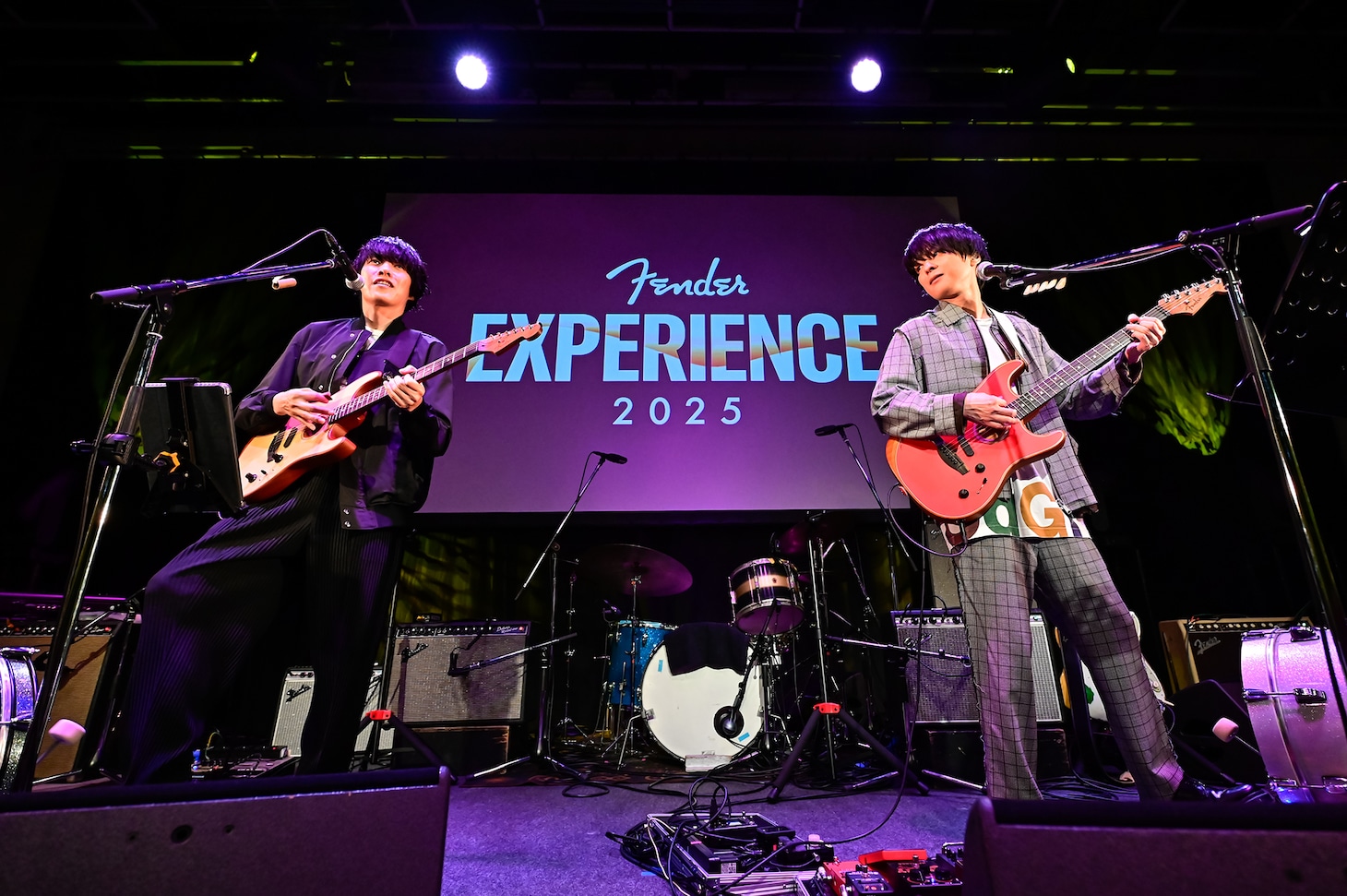 山内総一郎（フジファブリック）と斎藤宏介（UNISON SQUARE GARDEN、TenTwenty）。