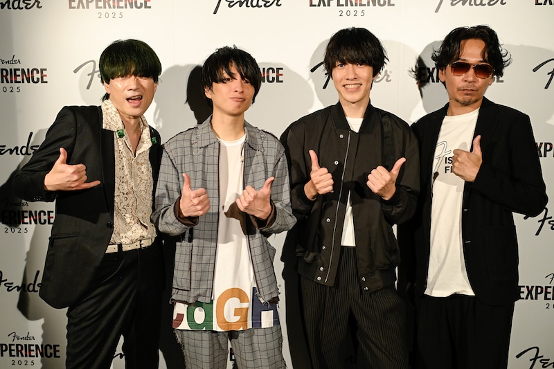 左から加藤隆志（東京スカパラダイスオーケストラ、LOSALIOS）、斎藤宏介（UNISON SQUARE GARDEN、TenTwenty）、山内総一郎（フジファブリック）、Ken（L'Arc-en-Ciel）。