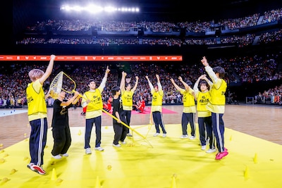 「ダンシング玉入れ」の様子。