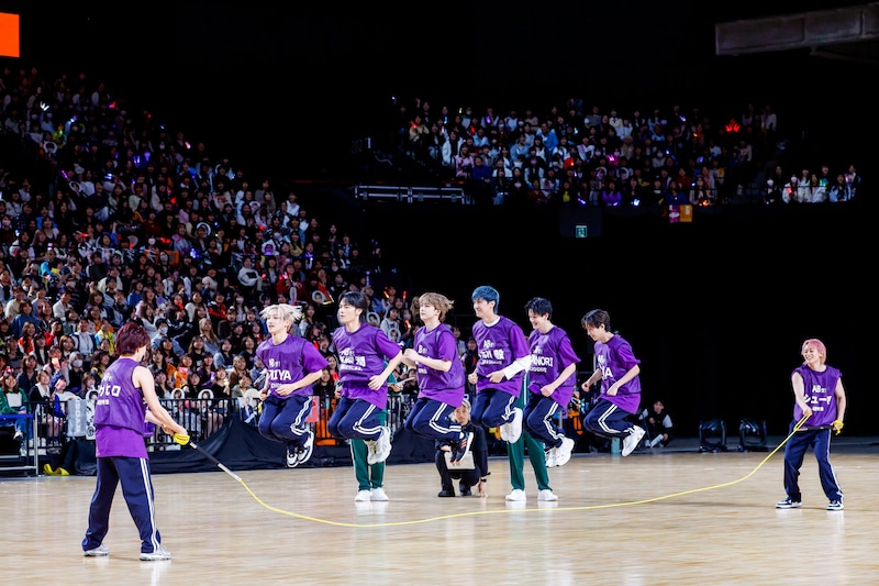 「大縄跳び」の様子。