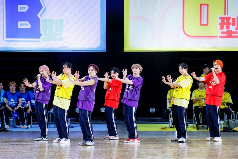 超特急によるハーフタイムショー。