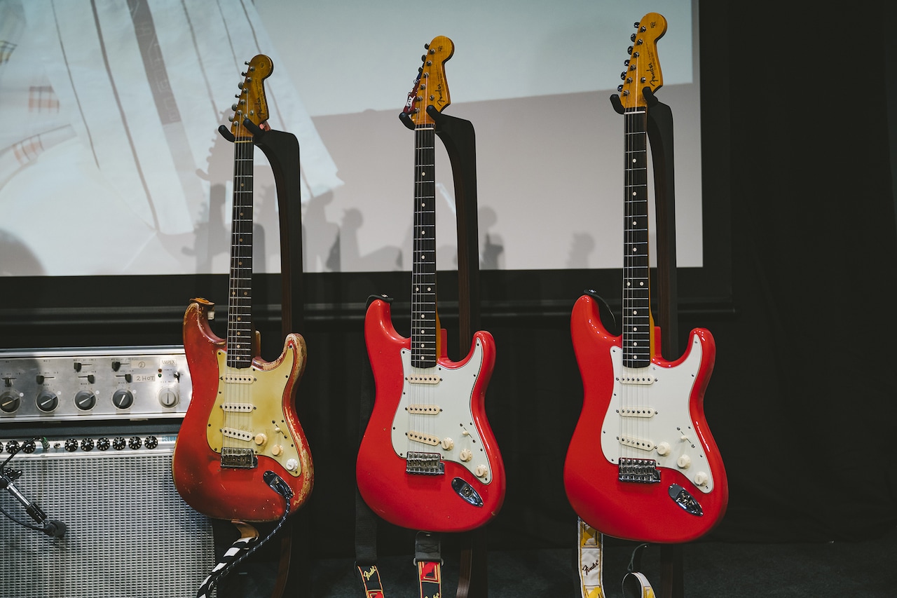 鈴木茂のトレードマークであるフィエスタレッドのストラトキャスター