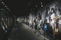 FENDER FLAGSHIP TOKYOに展示されたFenderの楽器。