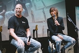 Fenderのマスタービルダーであるデニス・ガルスカとトークするINORAN(LUNA SEA)。
