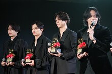 左から橋本将生、猪俣周杜、寺西拓人、菊池風磨。