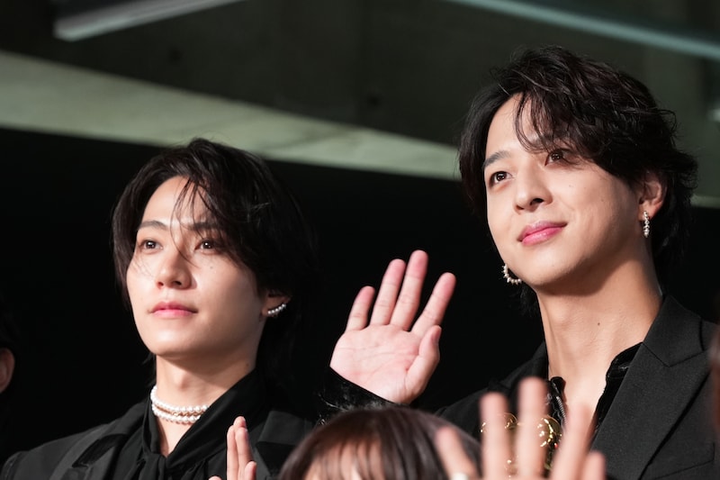 左から橋本将生、寺西拓人。