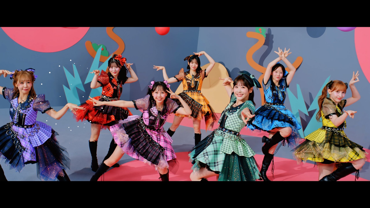 FRUITS ZIPPER「はちゃめちゃわちゃライフ！」ミュージックビデオより。