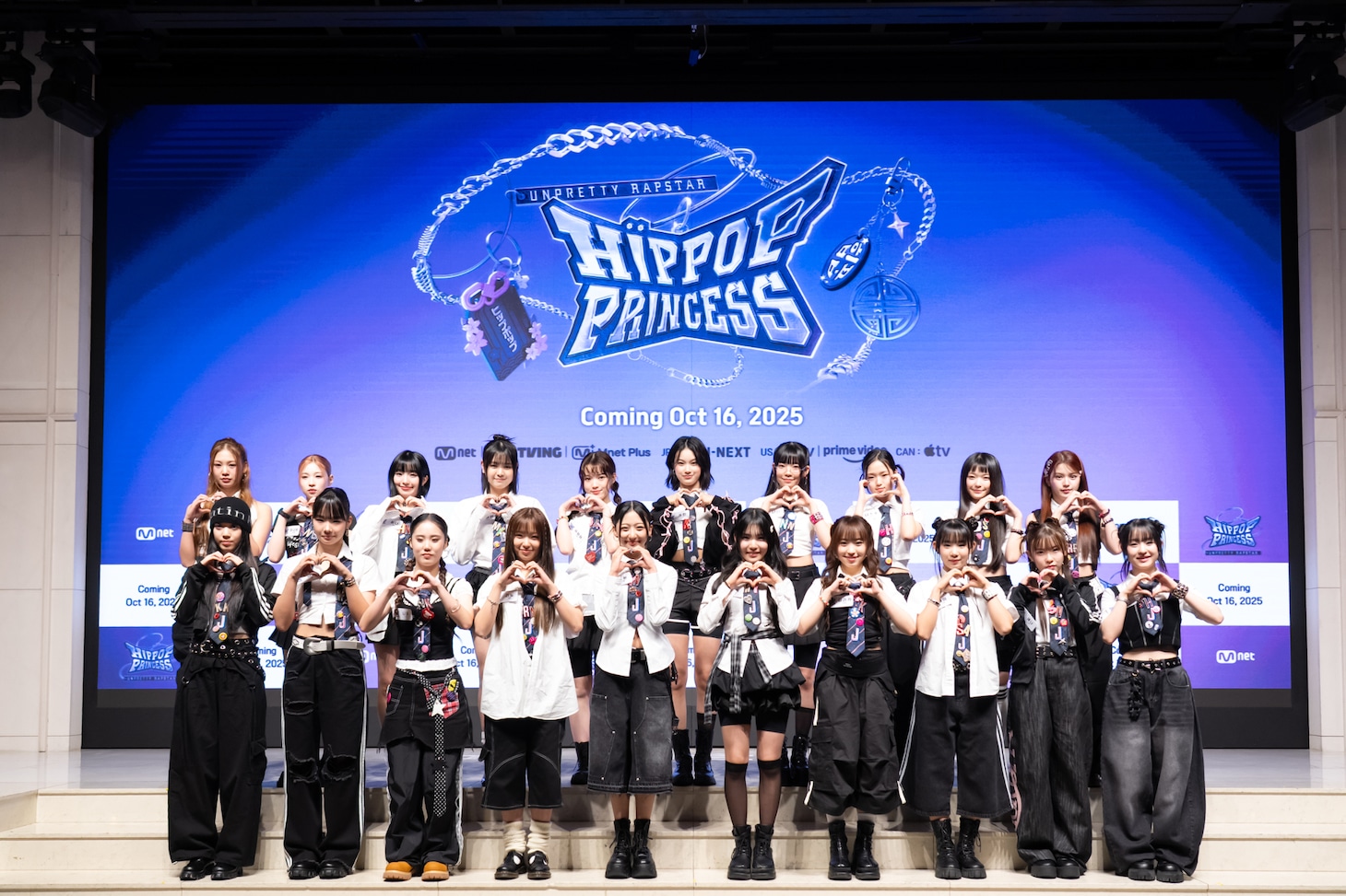 「Unpretty Rapstar : HIP POP Princess]」日本参加者とメインプロデューサーたち。©Mnet