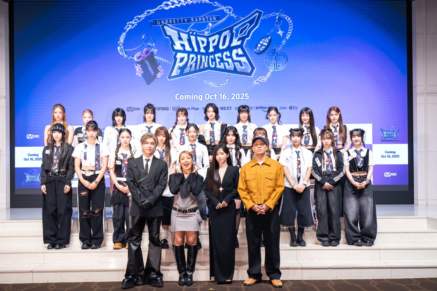 「Unpretty Rapstar : HIP POP Princess]」日本参加者とメインプロデューサーたち。©Mnet