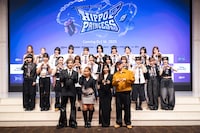 「Unpretty Rapstar : HIP POP Princess」日本参加者とメインプロデューサーたち。©Mnet