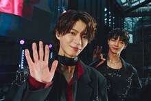 杢代和人と吉澤要人。（撮影：加賀翔［かが屋］）