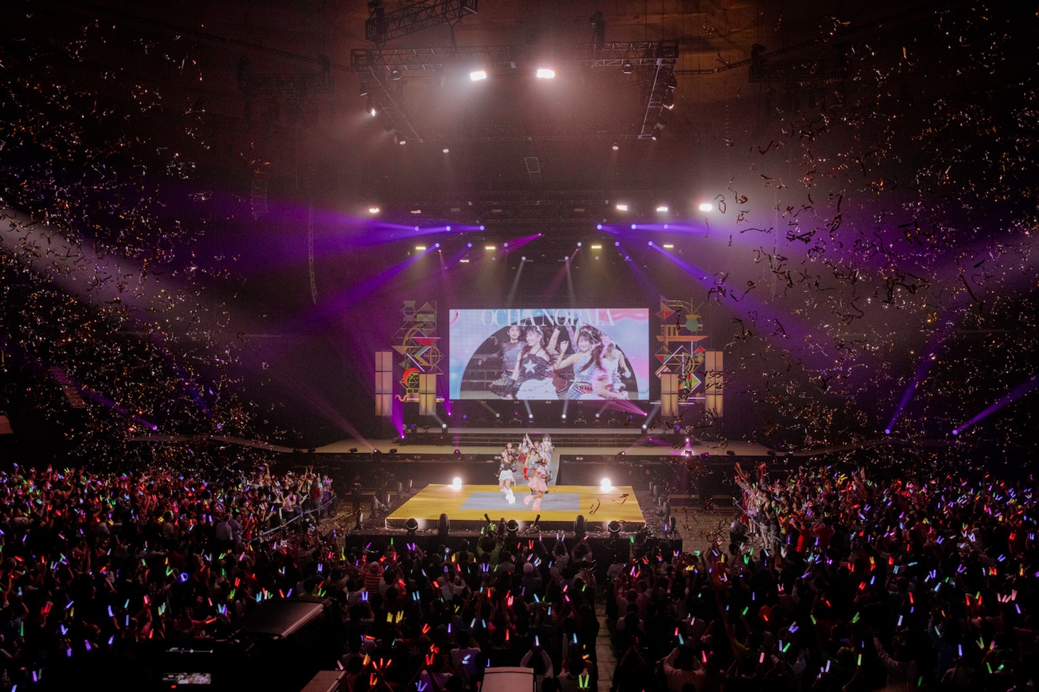 「OCHA NORMA 2025 LIVE at BUDOKAN ～#OCHAnnel～」の様子。