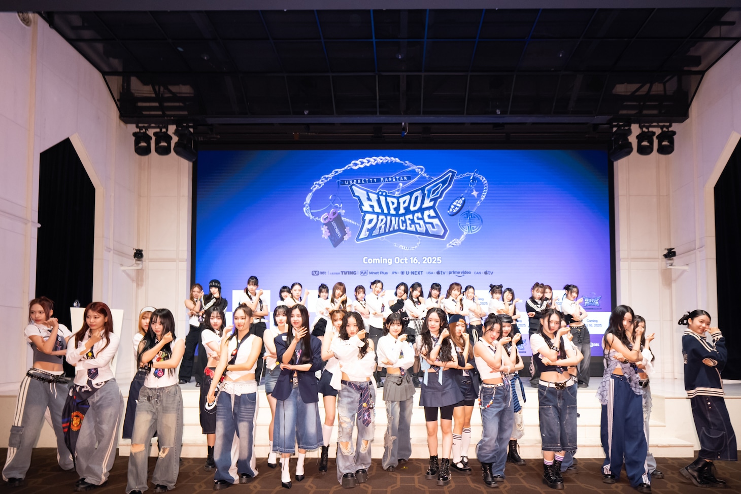 タイトル曲「Do my thang」を披露する「Unpretty Rapstar : HIP POP Princess]」参加者たち。©Mnet