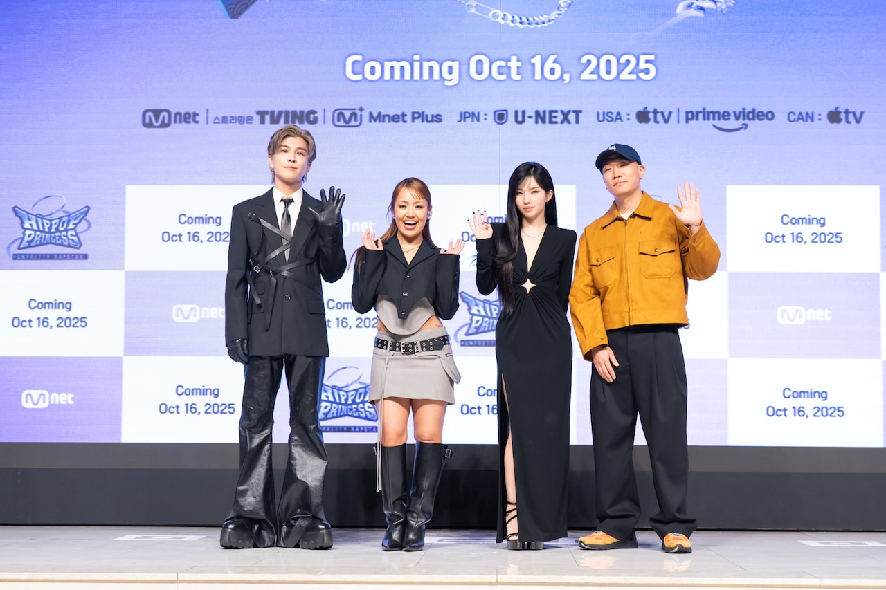 左から岩田剛典、RIEHATA、ソヨン（i-dle）、Gaeko。©Mnet