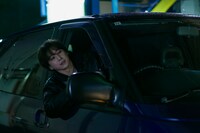 映画「ナイトフラワー」より佐久間大介（Snow Man）の場面カット。