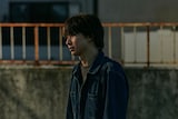映画「ナイトフラワー」より佐久間大介(Snow Man)の場面カット。
