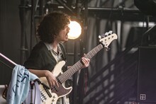 福島智朗（B / Omoinotake）（撮影：井上嘉和）