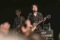 深沼元昭（G / 佐野元春 & THE COYOTE BAND）（撮影：井上嘉和）