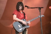 宮崎朝子（G, Vo / SHISHAMO）（撮影：井上嘉和）
