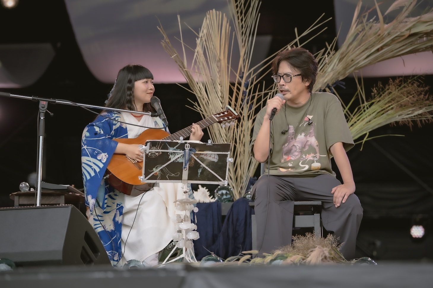 左から青葉市子、岸田繁（Vo, G / くるり）。（撮影：井上嘉和）