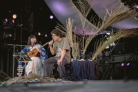 左から青葉市子、岸田繁（Vo, G / くるり）。（撮影：井上嘉和）