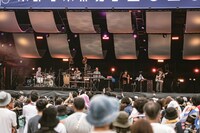 Omoinotakeのステージの様子。（撮影：井上嘉和）