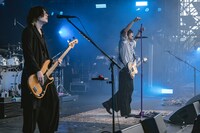 [Alexandros]のステージの様子。（撮影：井上嘉和）