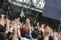 [Alexandros]のステージの様子。（撮影：井上嘉和）