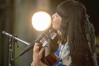 青葉市子（撮影：井上嘉和）