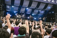 Omoinotakeのステージの様子。（撮影：井上嘉和）