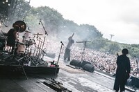 [Alexandros]のステージの様子。（撮影：井上嘉和）