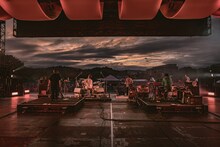 ASIAN KUNG-FU GENERATIONのステージの様子。（撮影：井上嘉和）