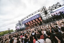 マカロニえんぴつのステージの様子。（撮影：井上嘉和）