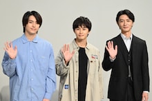 左から高野洸、草川拓弥（超特急）、細田善彦。