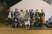 くるりとサポートメンバーたち。（撮影：井上嘉和）