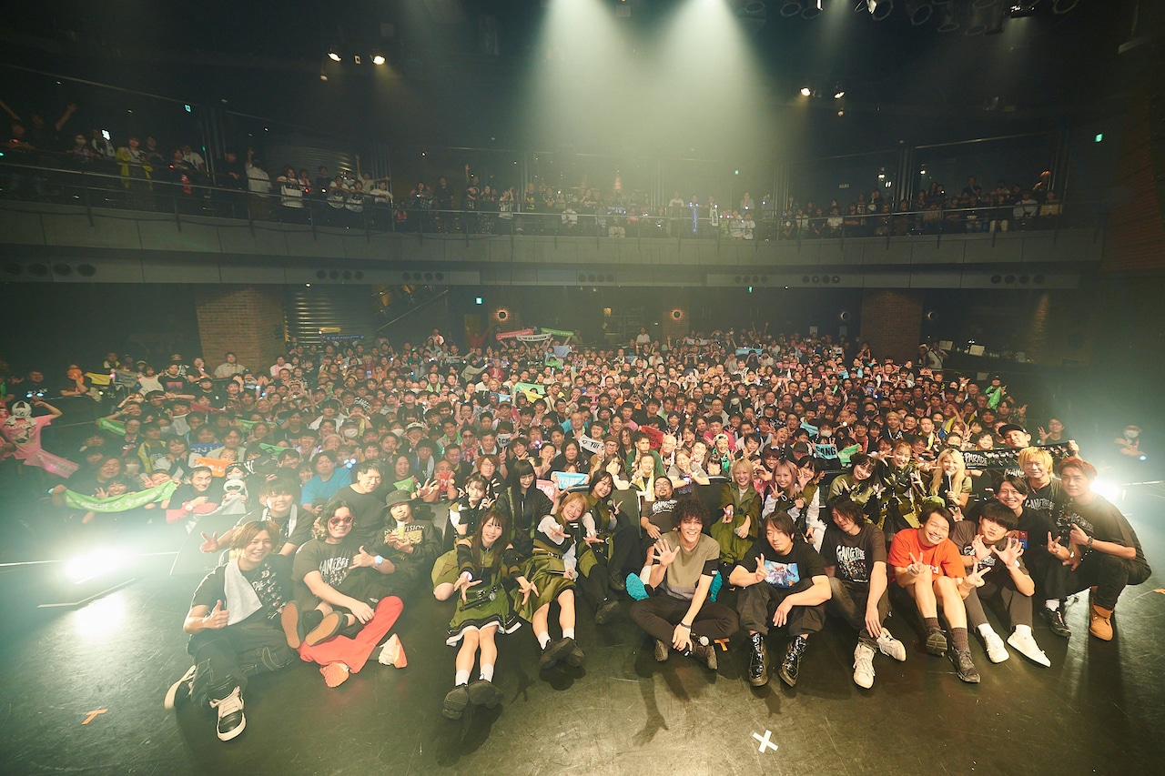 GANG PARADE、9mm Parabellum Bullet、ゲスト、観客の集合写真。（撮影：大橋祐希）