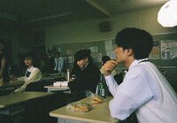 「恋に至る病」より、長尾謙杜と山田杏奈によってインスタントカメラで撮影された写真。