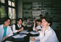 「恋に至る病」より、長尾謙杜と山田杏奈によってインスタントカメラで撮影された写真。