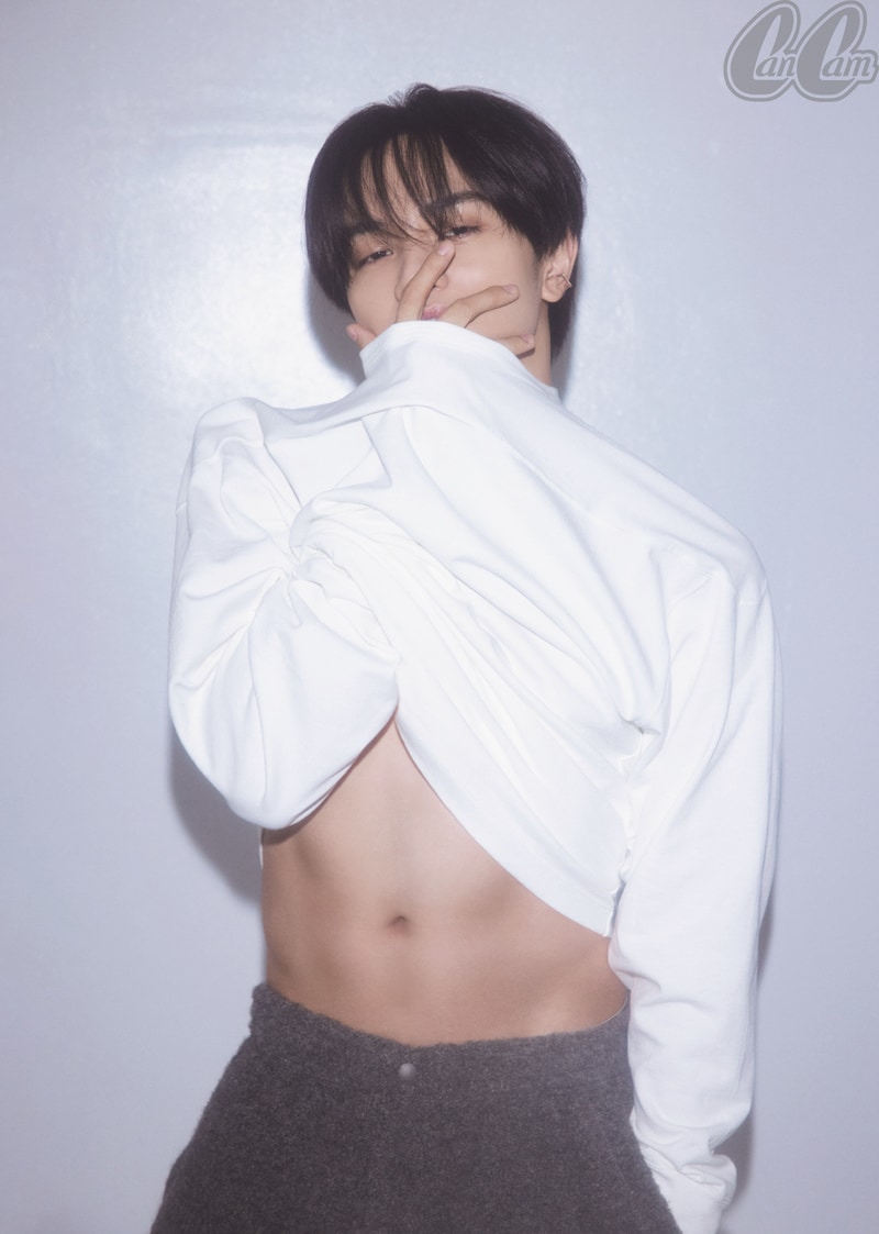 「CanCam」12月号 特別版 中島健人を写した特大両面ピンナップ付録。