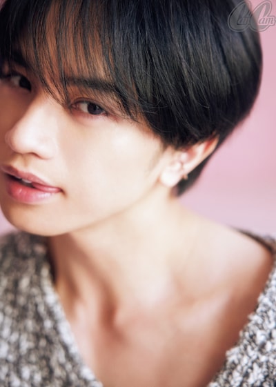 「CanCam」12月号 特別版 中島健人を写した特大両面ピンナップ付録。