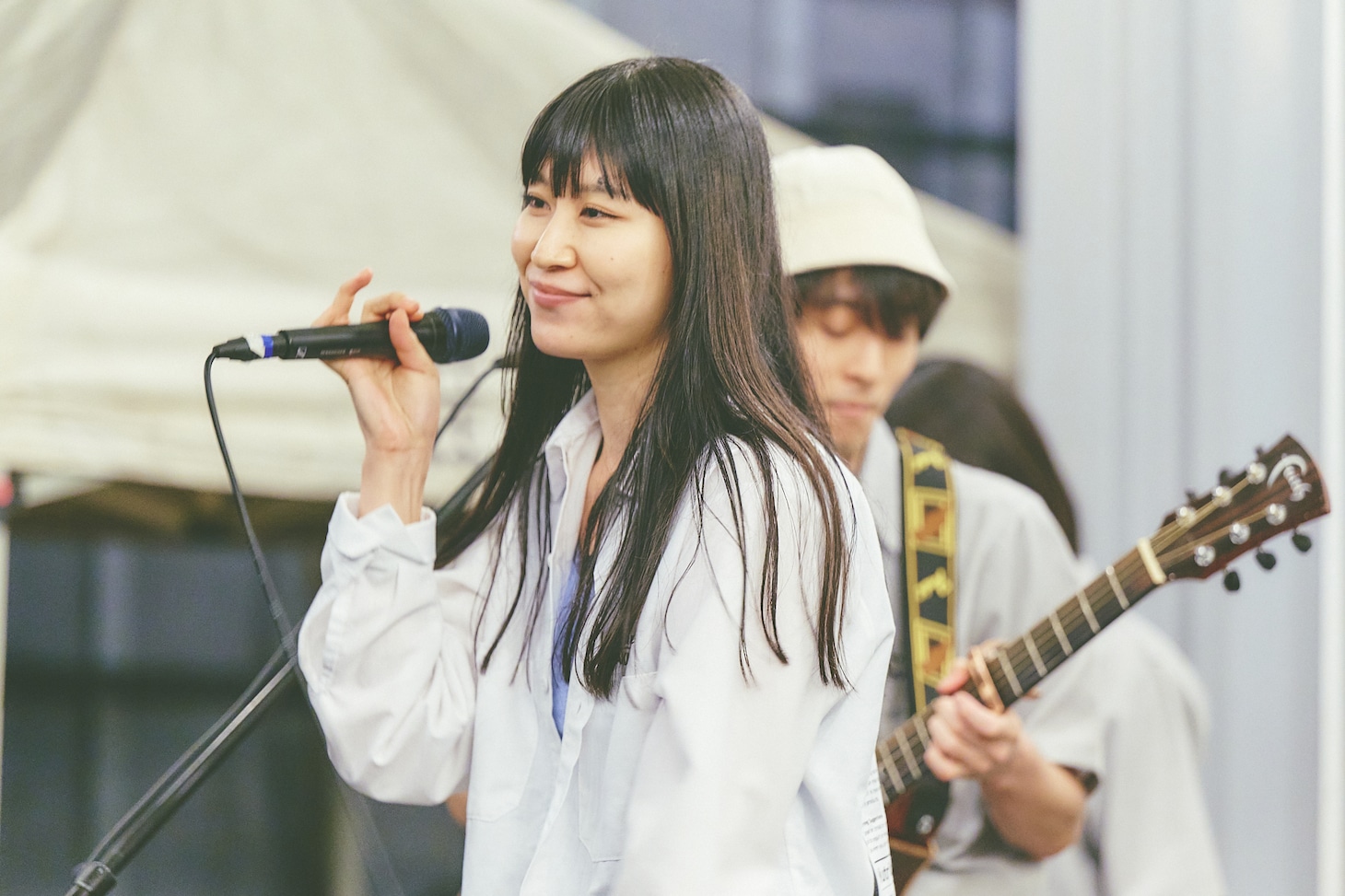 アキラ（Vo）（撮影：大橋祐希）