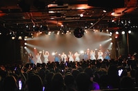 「ラルゴ」を一緒に歌うCYNHNとDIALOGUE＋。（Photo by Makoto Nakagawa）