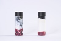 オリジナルコラボドリンク。左から櫻坂46 ベリーカフェラテ、櫻坂46 ストロベリークランチドリンク。